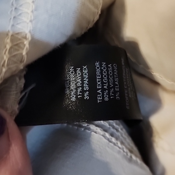 Chico’s So Lifting Crop capri  size 2  Cream - Picture 9 of 9